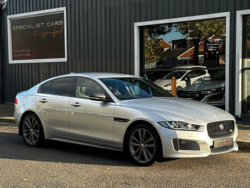 Jaguar XE  2.0 i 300 Sport