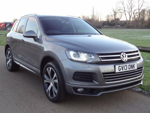 Volkswagen Touareg  3.0 V6 R-LINE TDI BLUEMOTION TECHNOLOGY 5d 242 BHP