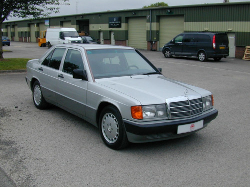 Mercedes-Benz 190  ref 8113 Mercedes Benz 190 2.0e Auto Ex Bond Film Car LHD Ex Japan