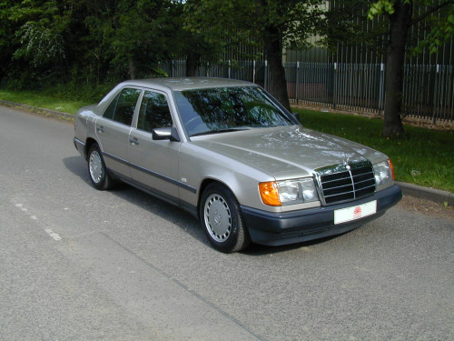 Mercedes-Benz 230  Ref 8345 - Mercedes Benz W124 230e Saloon Automatic – Air Con  RHD - Ex Jap