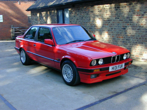 BMW 3 Series 318 Ref 8487 - BMW E30 318 is Saloon (RHD - UK Car)