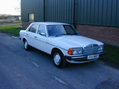 Mercedes-Benz 230  Ref 8394 - Mercedes Benz W123 230 Automatic RHD - UK Car