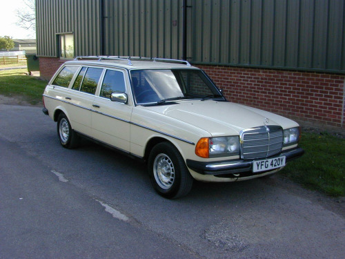 Mercedes-Benz 230 Ref 8701 - Mercedes W123 230 te Automatic Estate 7 Seat - Sunroof (RHD - UK
