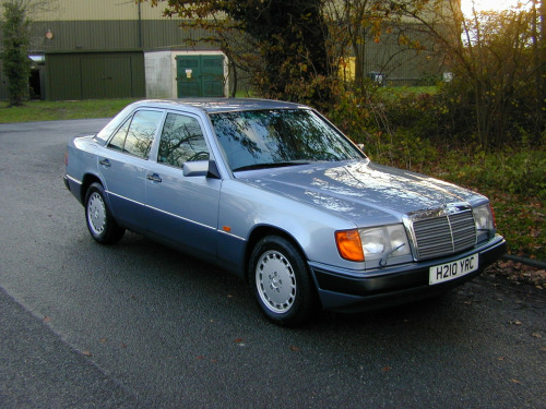 Mercedes-Benz 200  Ref 8761 - Mercedes Benz W124 200e Petrol Automatic – Air Con (RHD - UK Car