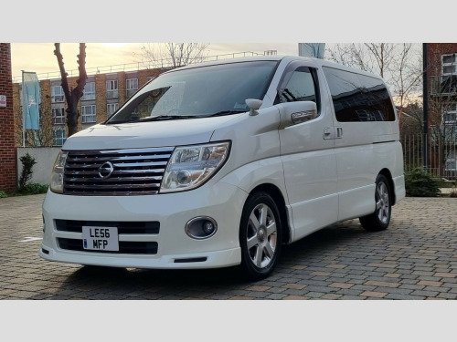 Nissan Elgrand  2.5 5-Door