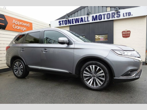 Mitsubishi Outlander  2.0 MIVEC Exceed SUV 5dr Petrol CVT 4WD Euro 6 (s/