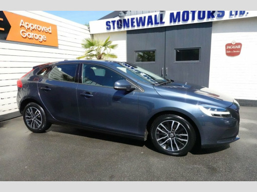 Volvo V40  2.0 T2 Momentum Hatchback 5dr Petrol Manual Euro 6