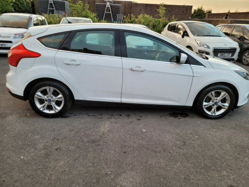 Ford Focus  ZETEC 5-Door