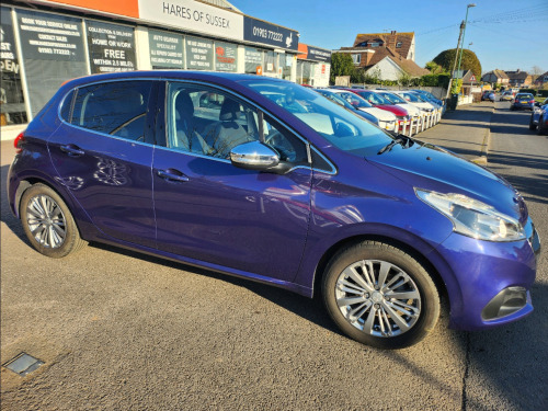 Peugeot 208  1.2 PureTech Allure Hatchback 5dr Petrol Manual Euro 6 (82 ps)