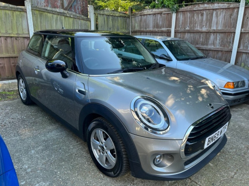 MINI Hatch  1.5 Cooper Classic Hatchback 3dr Petrol Manual Eur