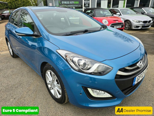 Hyundai i30  1.6 STYLE BLUE DRIVE CRDI 5d 126 BHP IN BLUE WITH 