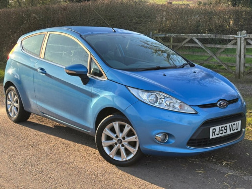 Ford Fiesta  1.25 Zetec Hatchback 3dr Petrol Manual (133 g/km, 