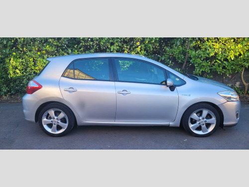 Toyota Auris 1.8 VVT-h T4