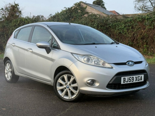 Ford Fiesta  1.4 Zetec Hatchback 5dr Petrol Manual (133 g/km, 9