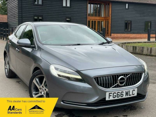 Volvo V40  2.0 D2 Inscription Hatchback 5dr Diesel Auto Euro 6 (s/s) (120 ps)