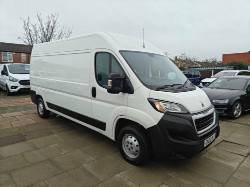 Peugeot Boxer  2.2 BlueHDi 335 Professional Panel Van 5dr Diesel  