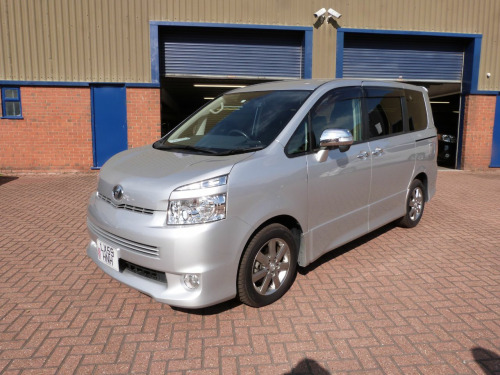 Toyota Voxy  ZS Model 2.0i Auto