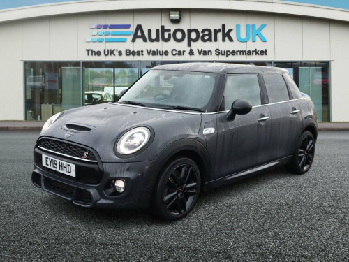 MINI Hatch  2.0 Cooper S Sport Hatchback 5dr Petrol Manual Eur