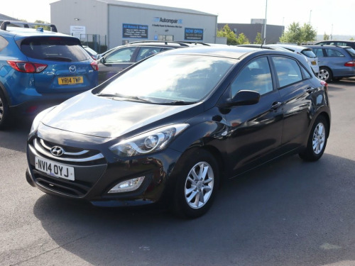 Hyundai i30  1.6 CRDi Blue Drive Active Hatchback 5dr Diesel Ma