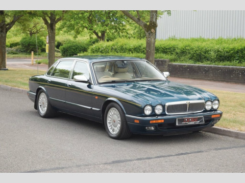 Daimler Sovereign  4l 4d  AUTO  245 BHP