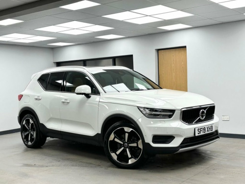 Volvo XC40  2.0 T4 Momentum SUV 5dr Petrol Auto AWD Euro 6 (s/