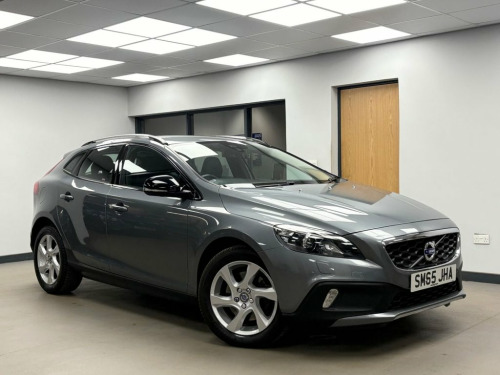Volvo V40  2.0 D2 Lux Hatchback 5dr Diesel Auto Euro 6 (s/s) 