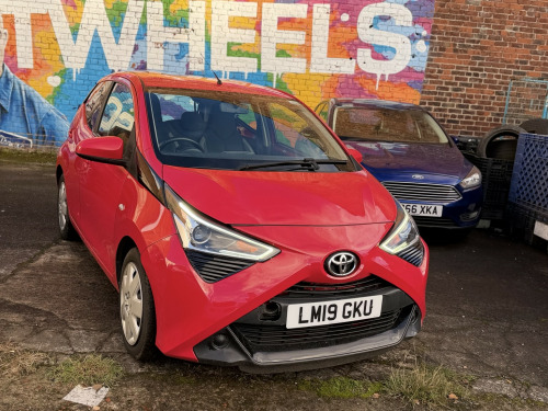 Toyota AYGO  1.0 VVT-i x-play 