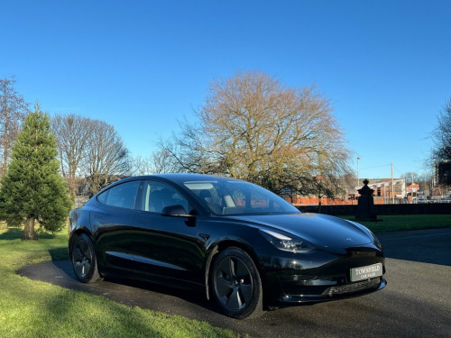 Tesla Model 3   STANDARD RANGE PLUS