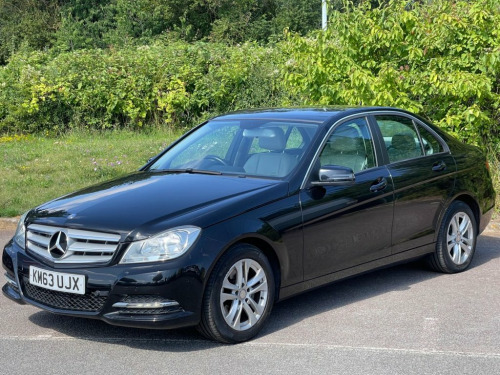 Mercedes-Benz C-Class C180 1.6 C180 BLUEEFFICIENCY EXECUTIVE SE 4d 154 BHP