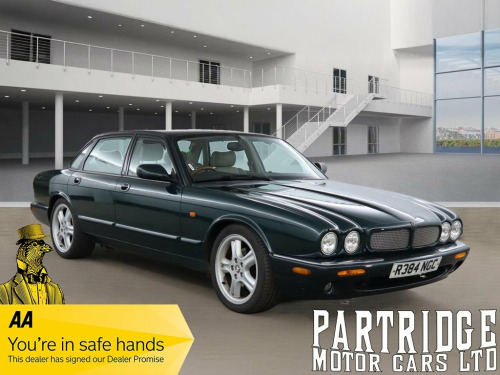 Jaguar XJR  4.0 V8 Saloon 4dr Petrol Automatic (350 g/km, 370 