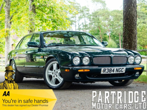 Jaguar XJR  4.0 V8 Saloon 4dr Petrol Automatic (350 g/km, 370 