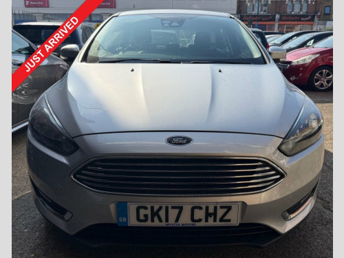 Ford Focus  AUTOMATIC 1.0T EcoBoost Titanium Hatchback 5dr Pet