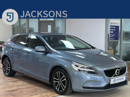 Volvo V40  2.0 T2 GPF Momentum Nav Plus Hatchback 5dr Petrol 