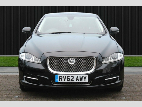 Jaguar XJ  3.0d V6 Luxury Saloon 4dr Diesel Auto Euro 5 (s/s)