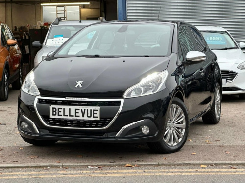 Peugeot 208  1.2 PureTech Signature Hatchback 5dr Petrol Manual