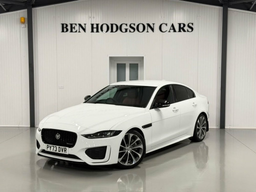 Jaguar XE  2.0 D200 MHEV R-Dynamic SE Black Saloon 4dr Diesel 