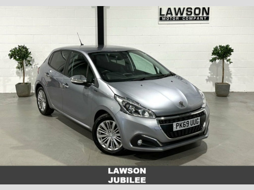 Peugeot 208  1.2 PureTech Signature Hatchback 5dr Petrol Manual