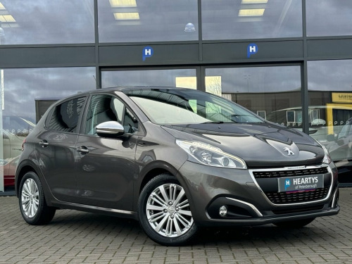 Peugeot 208  1.2 PureTech Signature Hatchback 5dr Petrol Manual