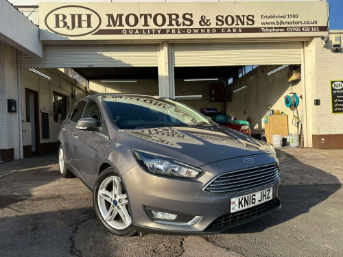 Ford Focus  1.5T EcoBoost Titanium Hatchback 5dr Petrol Manual