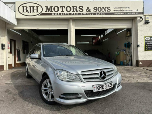 Mercedes-Benz C-Class C180 1.6 C180 Executive SE Saloon 4dr Petrol G-Tronic+ 