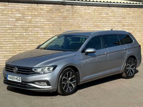 Volkswagen Passat  2.0 Passat SEL TDI Semi-Auto 5dr