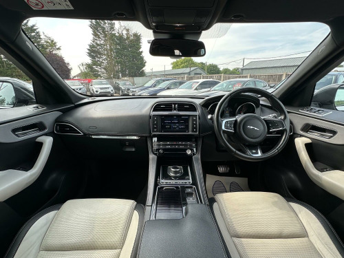 Jaguar F-PACE 2.0 D180 R-Sport