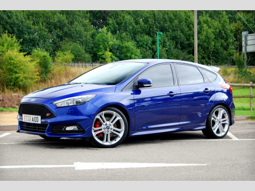 Ford Focus  ST-3 2.0 EcoBoost - SYNC 3 Sat Nav, Camera, 19inch Alloys, Leather - 60,800