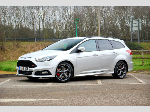 Ford Focus  ST-2 2.0 EcoBoost Estate - SYNC 3 Sat Nav, 18inch Alloys, Privacy Glass - 4