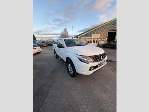 Mitsubishi L200  2.4 DI-D DC 4Life Pickup Double Cab 4dr Diesel Man 