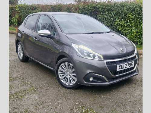 Peugeot 208  1.2 PureTech Signature Hatchback 5dr Petrol Manual