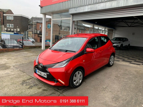 Toyota AYGO  1.0 VVT-i x-play Hatchback 5dr Petrol x-shift (68 