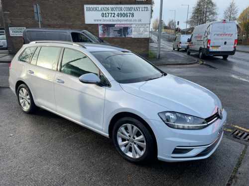 Volkswagen Golf  1.6 TDI BlueMotion Tech SE Nav Estate 5dr Diesel M