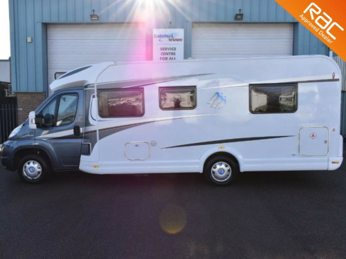 Knaus Sky TI 700  With fixed rear island bed
