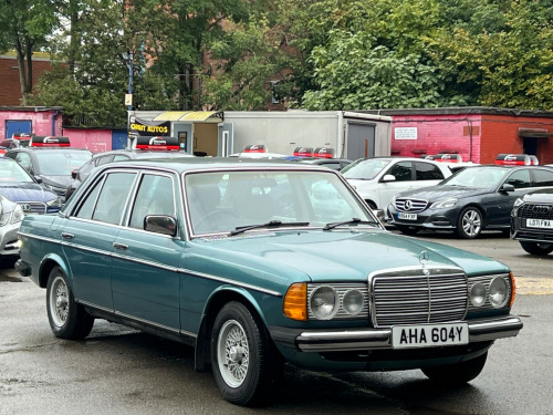 Mercedes-Benz 230  230 E 4-Door